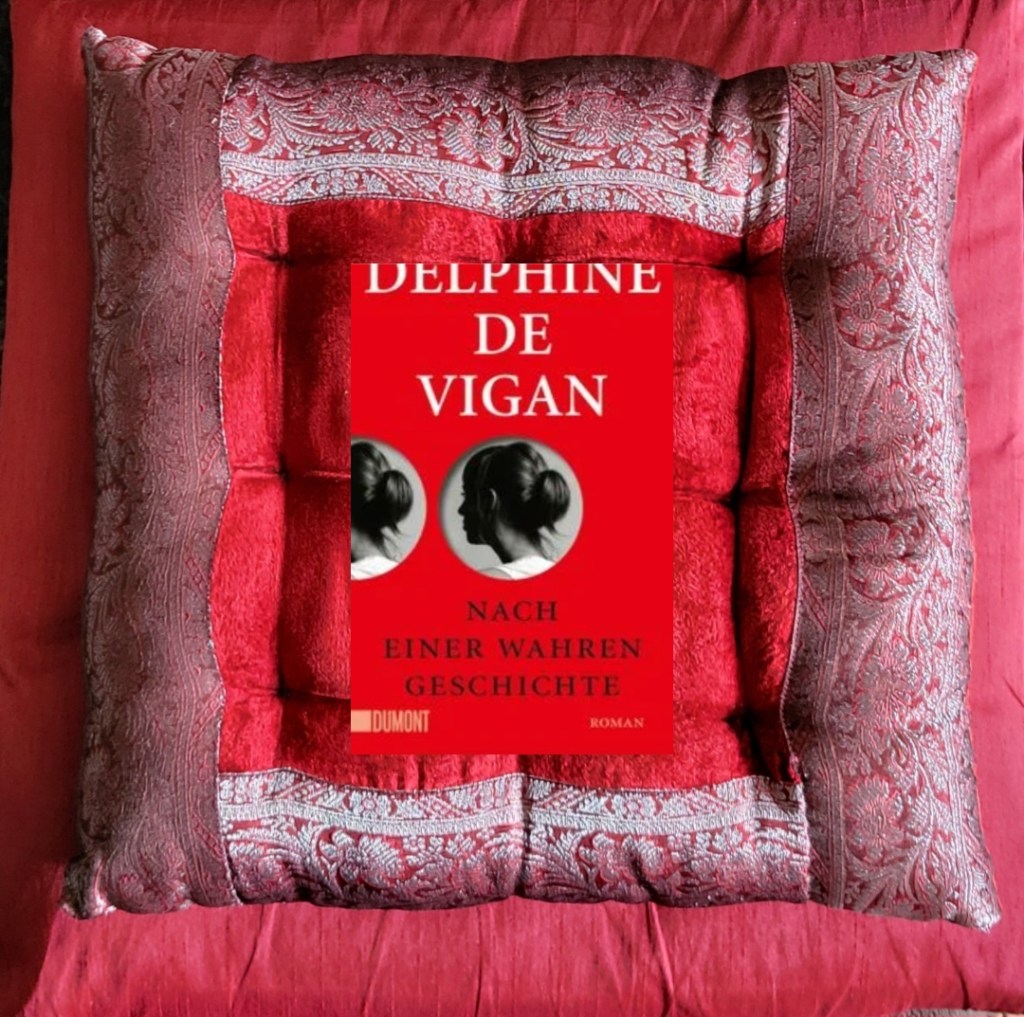 Anfänglich gewöhnungsbedürftig, der dritte Teil ist aber alles erklärend und das Buch&nbsp;fulminant